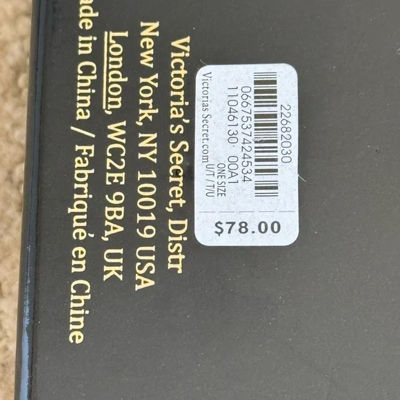 VS “Scandalous “ Lock and Key Chain Necklace, MINT Condition! - Picture 6 of 6